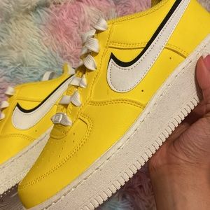 This is a discontinued shoe by Nike fairly new. Yellow, white and black colors.